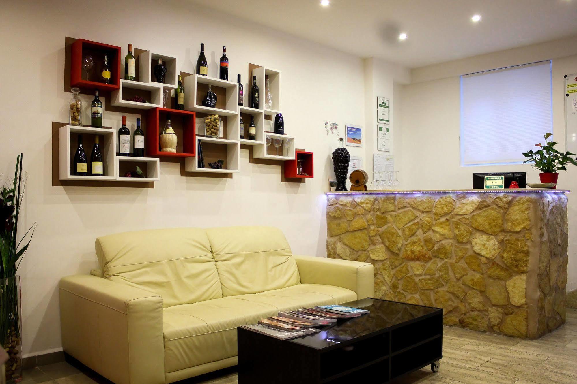Hotel Rossovino Milano Bagian luar foto